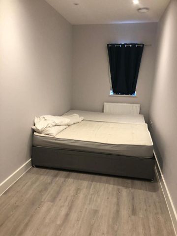 3 bedroom flat to rent - Photo 4