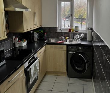 Room in a Shared Flat, Morden, SM4 - Photo 1