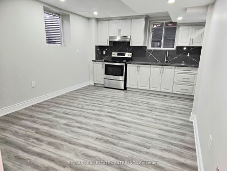 Detached Home For Lease | W8108642 - Photo 5