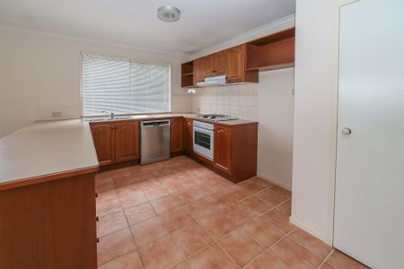 Bright and Spacious Family Home - Photo 5