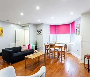 2 Bed Flat, St. John's Hill, SW11 - Photo 1