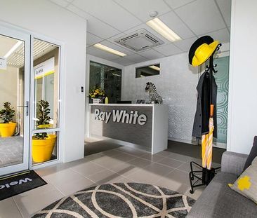 Modern home with plenty of space - Photo 5