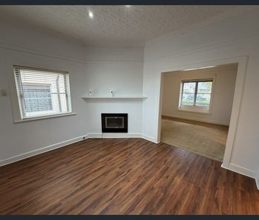 Cosy 2-Bedroom Home with Spacious Backyard - Photo 1