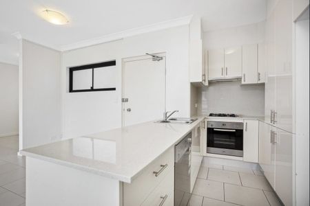 Modern Two-Bedroom Apartment in the Heart of Newtown - Photo 4