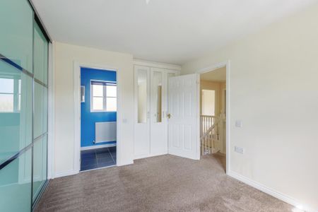 4 bedroom detached house to rent - Photo 4