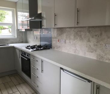 2 bedroom end of terrace house to rent - Photo 4