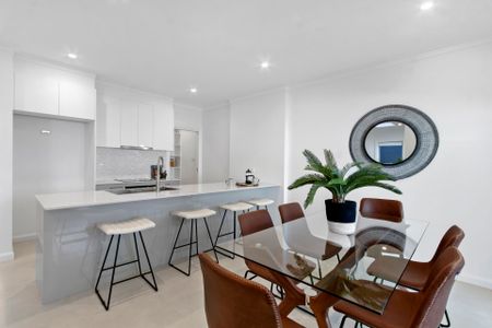 Modern duplex home with quality finishes... - Photo 2