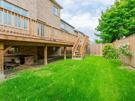 For Lease - 45 Marbrook Street, Richmond Hill, Ontario - Photo 2