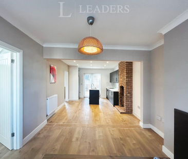 4 bedroom house to rent Lane Road, Wolverhampton, WV4 - Photo 2
