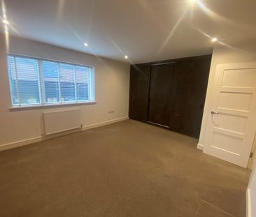 4 bedroom semi-detached house to rent - Photo 1