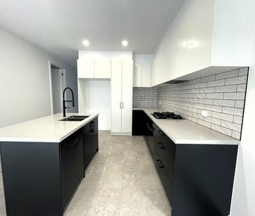 THREE BEDROOM TOWNHOUSE - Photo 4