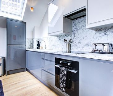 Dukes Avenue - Photo 5