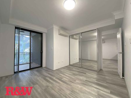 UPDATED 2 BEDROOM UNIT - DON'T MISS OUT ! - Photo 4