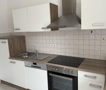 EG-Wohnung mit Einbauküche und KFZ-Stellplatz - Nähe Bahnhof - Photo 2