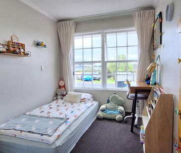 Fully Renovated Three-Bedroom Home in Double Westlake Zone - Photo 4