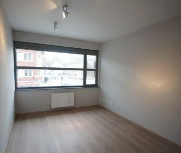 Prachtig appartement op de eerste verdieping met 3 slaapkamers, midden in het centrum gelegen! - Foto 4