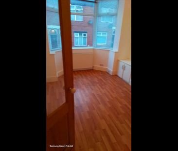 3 Bed Terraced House, Douglas Street, M7 - Photo 2