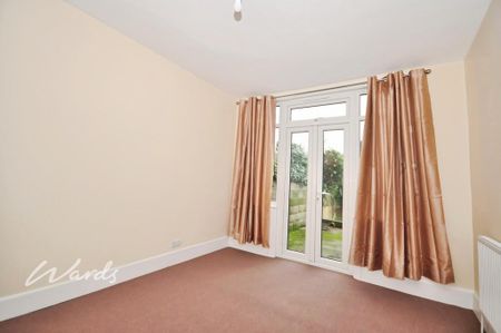 3 bedroom end of terrace house to rent - Photo 3