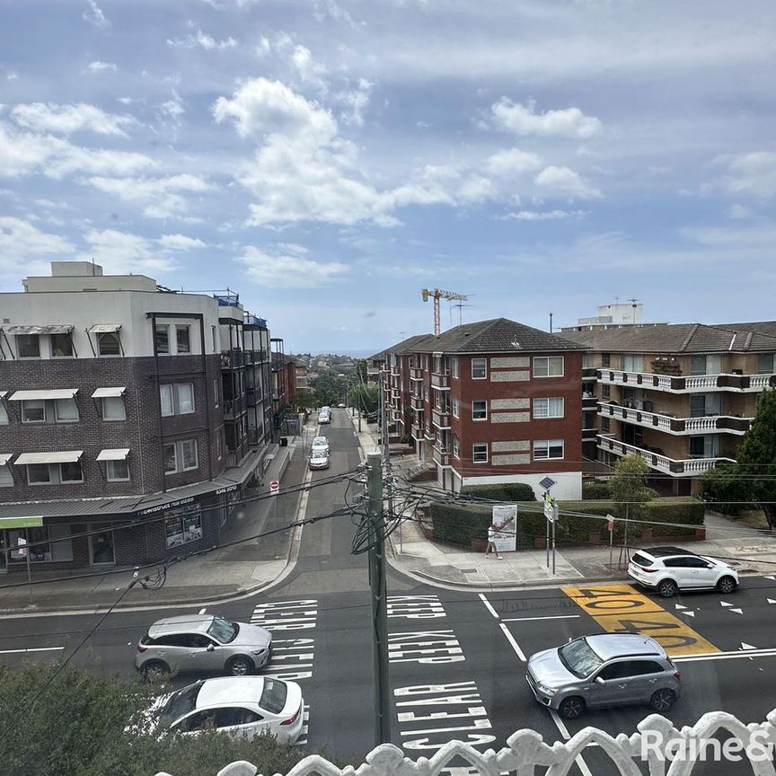 CENTRALLY LOCATED ONE BEDROOM WITH VIEWS TO THE OCEAN! - Photo 1