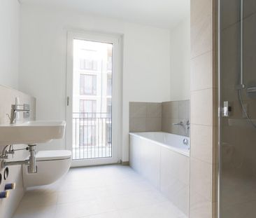 Moderne 2-Zi.-Wohnung am Wasser mit großer Loggia und durchdachtem ... - Foto 1