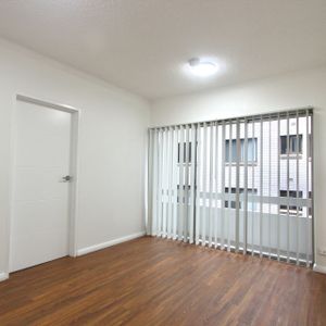 NEW LOOK, OLD PRICE! - Photo 2