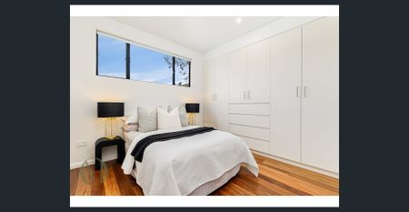 Brand NEW Home - Entertainers Delight!!! - Photo 3