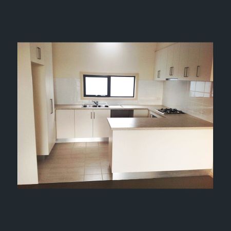 Convenient location in Bayswater - Photo 3