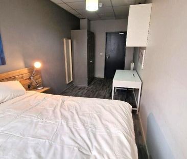 1 bedroom in a flat share to rent - Photo 1