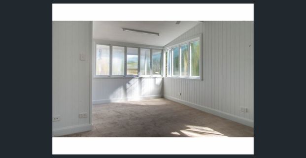 Elegant Queenslander in desired location - Photo 1