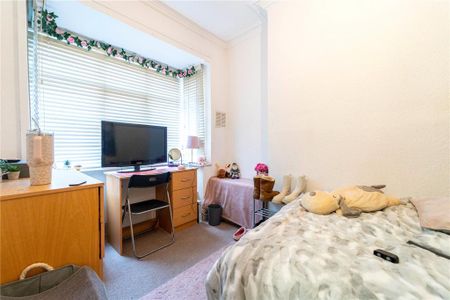 3 bedroom end of terrace house to rent - Photo 4