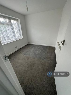 4 bedroom detached house to rent - Photo 1