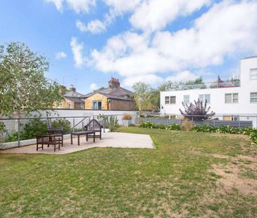 Well-located contemporary art deco style two bed apartment with sec... - Photo 3