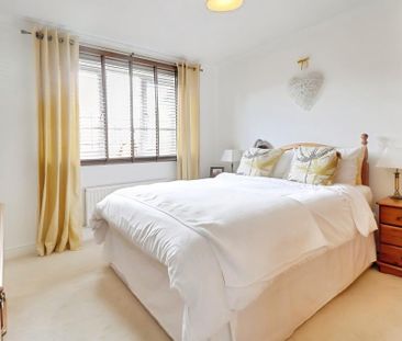 4 bedroom detached house to rent - Photo 4