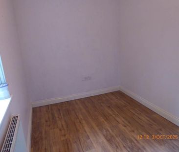 2 bedroom semi-detached house to rent - Photo 3