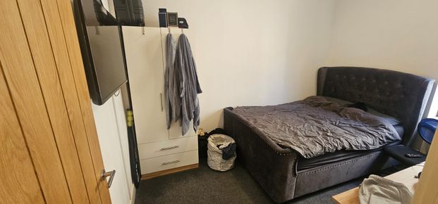 2 Bed - (F2) 78A Burley Road, Burley, LEEDS - LS3 1JP - Student - Photo 1