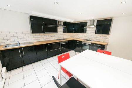 Manor Drive, Leeds - Photo 2