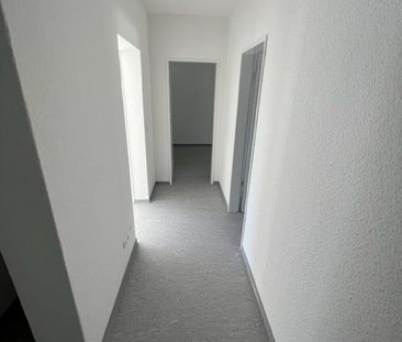 Schöne 4-Zimmer Erdgeschosswohnung mit Balkon zu vermieten - Foto 3