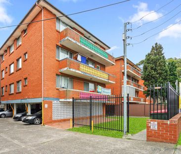 FIRST-FLOOR UNIT IN GREAT LOCATION - Photo 4