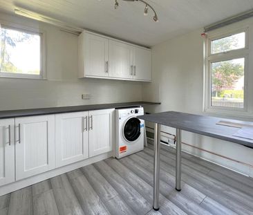 School Cottages, Woking - 3 bedrooms Property for lettings - Seymours - Photo 5