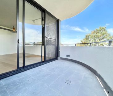 Superb Urban Living Moments To Train Station - Photo 4