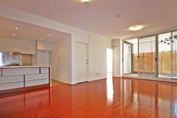 Spacious Modern Apartment 2 Beds + Study | As 3 beds - Photo 1