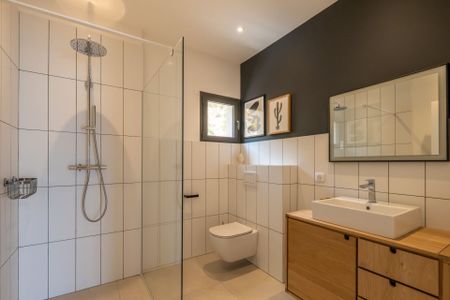 Rental House Ajaccio 7 Rooms 300 m² - Photo 3