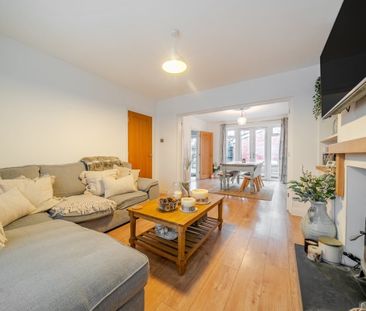 5 bedroom detached house to rent - Photo 2