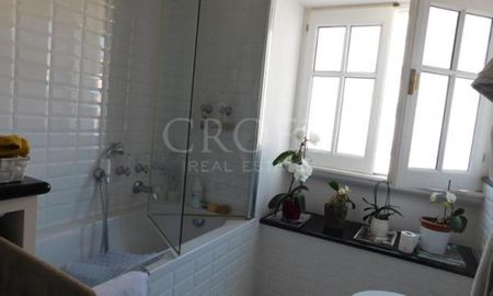Prati/Vatican: Stylishly renovated, spacious 2 bedroom, 2 baths, a large living room, open-space kitchen, built-in storage, parquet floor, AC, silent, lift, with doorman. Ref #2412 - Photo 5