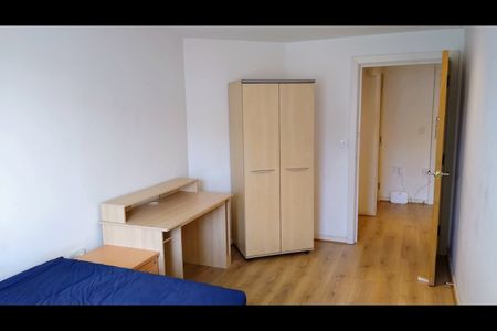 2 Bed Flat, Elmira Way, M5 - Photo 2