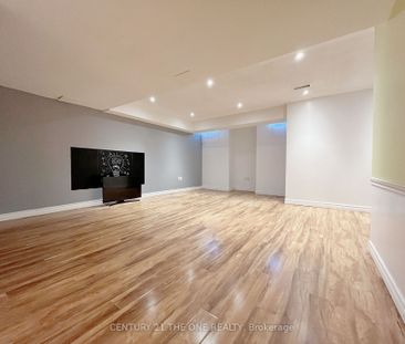 Townhouse For Lease | N8124752 - Photo 6