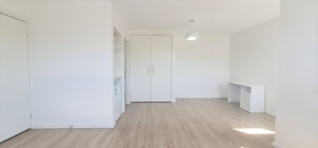 Single room in rooming house - Prime location! - Photo 3