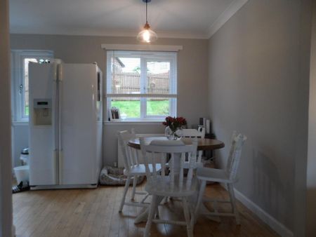 3 bedroom detached house to rent - Photo 3