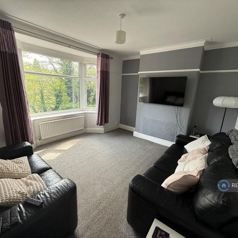 3 bedroom semi-detached house to rent - Photo 1