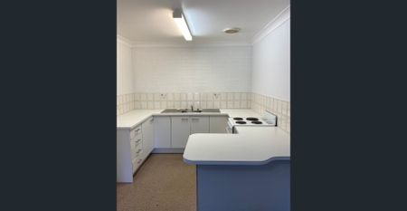 WELL PRESENTED NEAT & TIDY 2 BEDROOM UNIT!!! - Photo 2